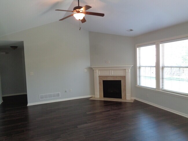 Foto del edificio - 5103 Grayling Ct