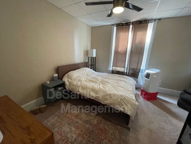 Foto del edificio - 439 College Ave