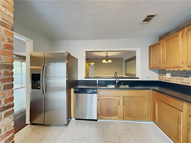 Building Photo - 1334 Weatherstone Way NE