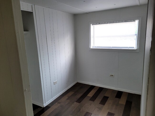 Foto del edificio - 205-437 Holt Ave