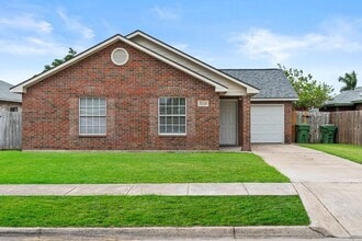 Building Photo - 3110 Aberdeen Dr