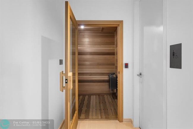 Foto del edificio - 401 N Birch Rd