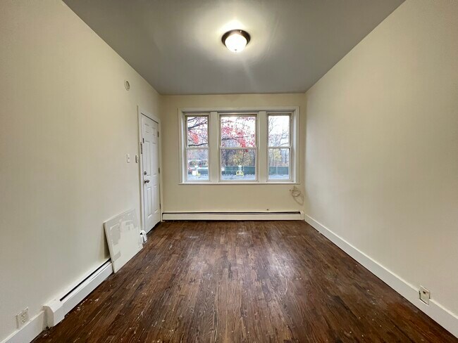Building Photo - 524 3rd St