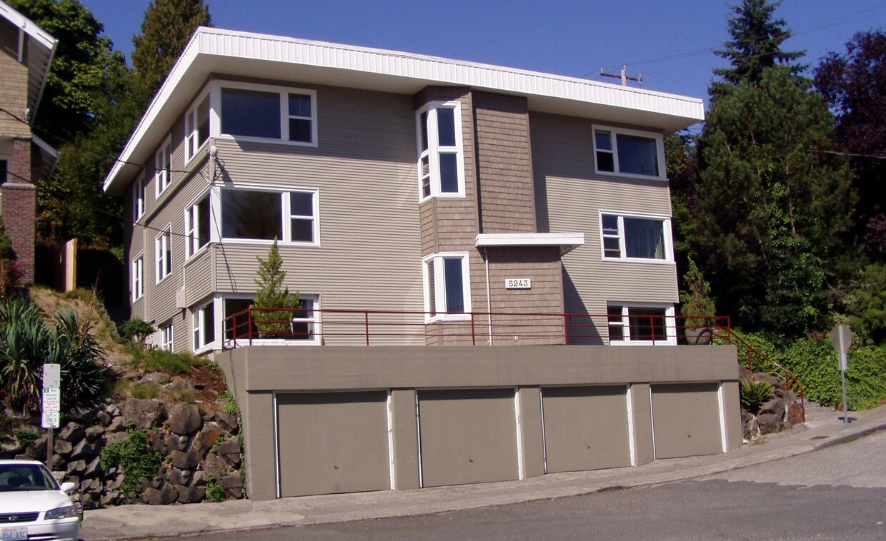 Primary Photo - Burdot-Ravenna Apartments