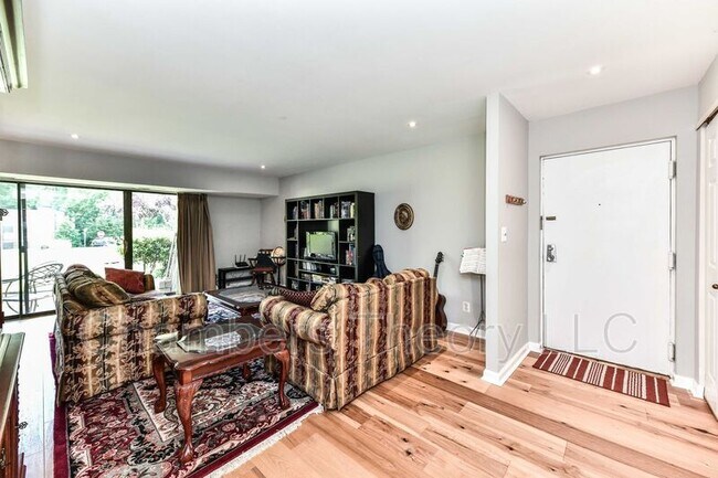 Building Photo - 7802 Dassett Ct