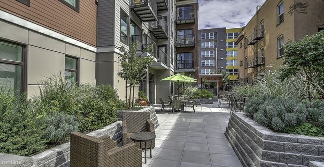 Building Photo - 1527 15th Ave