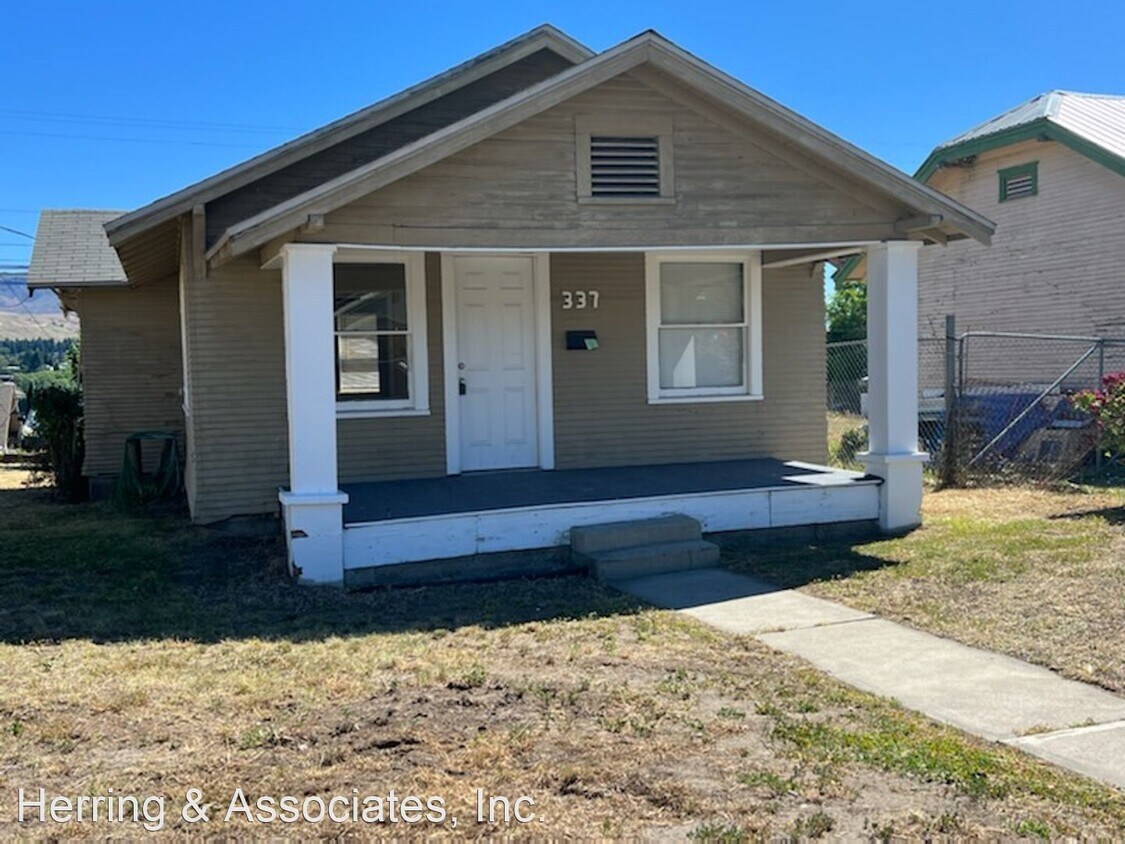 Primary Photo - 2 br, 1 bath House - 337 S Chelan Ave
