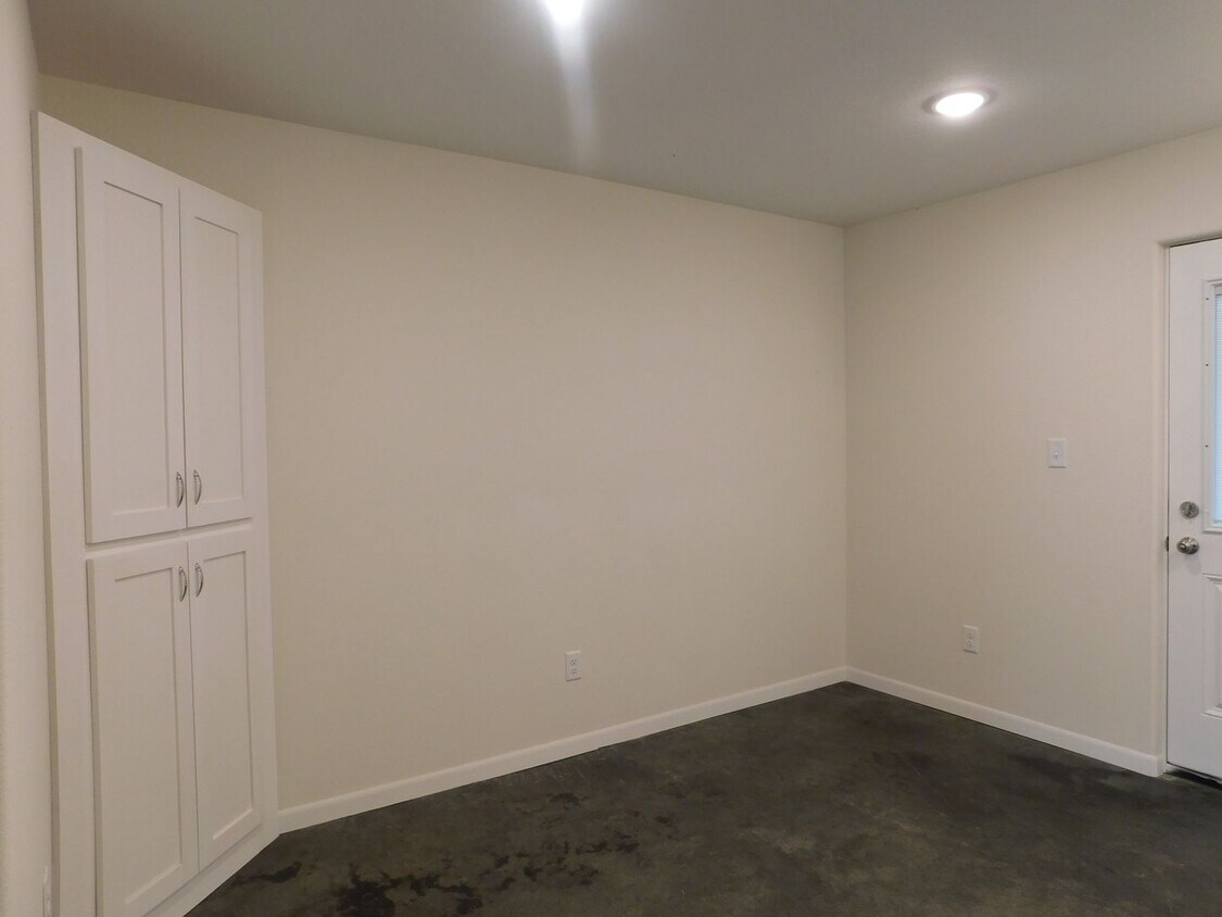 Building Photo - 12 S 25th St