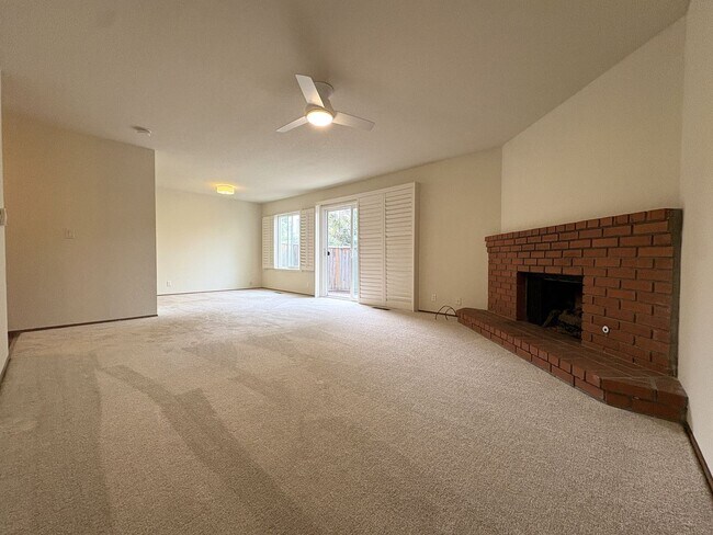Building Photo - 3-bedroom, 2.5-bathroom townhouse available now