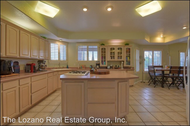 Foto del edificio - 5 br, 3 bath House - 909 Via Descanso Drive