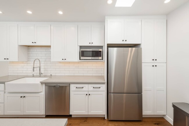 Kitchen - 2929 Waverly Dr