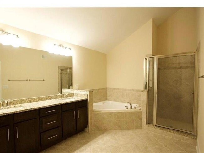 Building Photo - 10550 Arlington Point