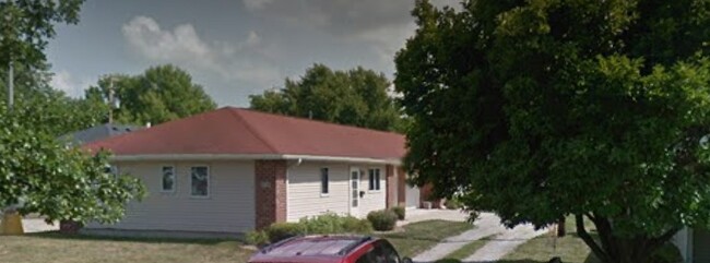 Duplex in Oskaloosa, IA - 408 2nd Ave W
