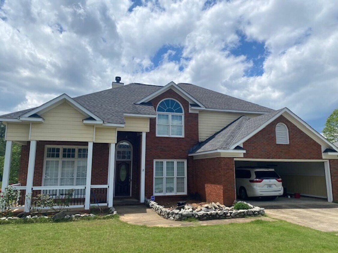 Primary Photo - Lakefront family home
