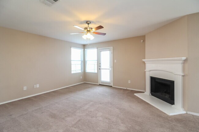 Building Photo - 698 Austin Ln