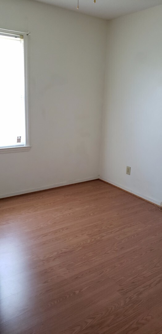 Building Photo - 3 Bedroom 1 bath House