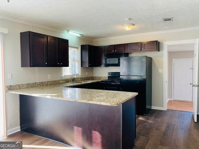 Foto del edificio - 208 Laurel Ln