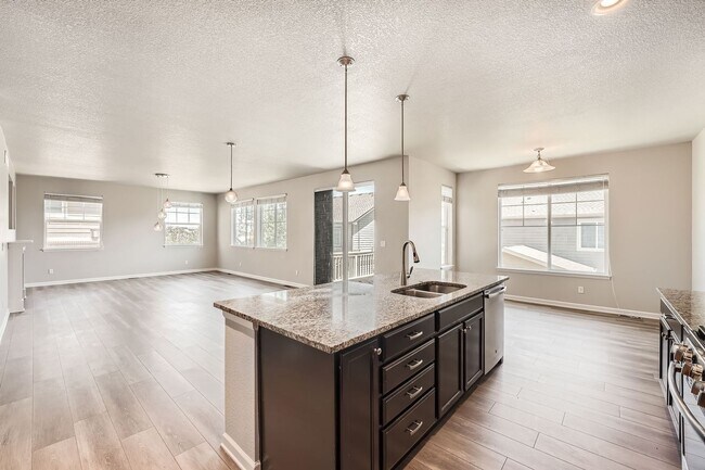 Foto del edificio - Large Beautiful Rental! Move in by next week!