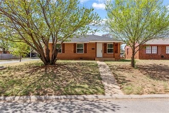 Building Photo - 700 Santa Fe Dr