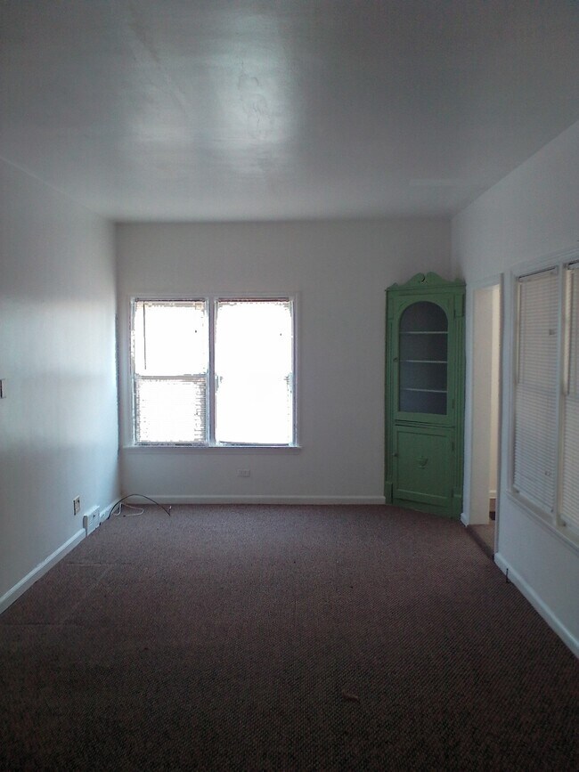 740 South Saginaw St, Lapeer, MI 48446 Townhouse for Rent in Lapeer