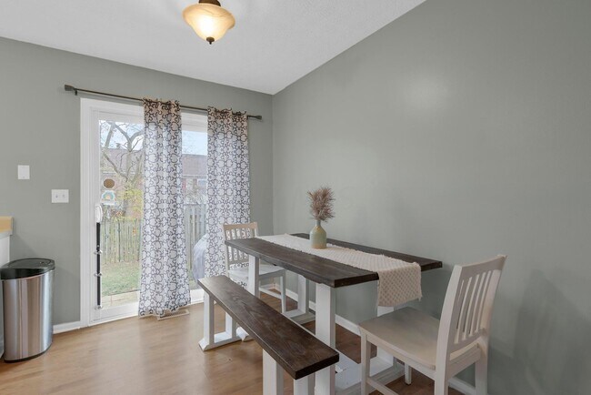 Building Photo - 1657 Park Place Dr