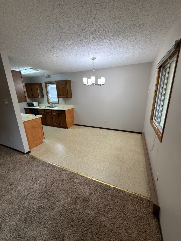 Foto del edificio - 716 Great Plains Ct