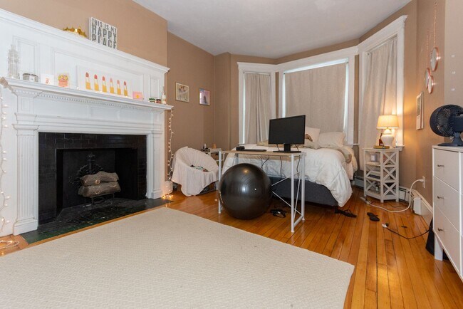 Foto del edificio - 9/1 Renovated 5BR/2BA near BU, Packard's Corner, Harvard Ave