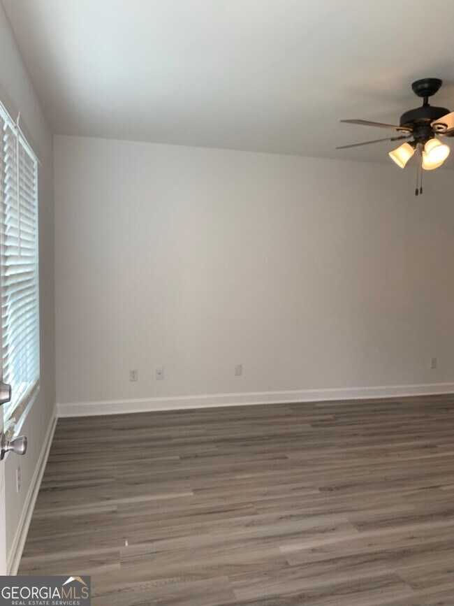 Foto del edificio - 695 Douglas Dr