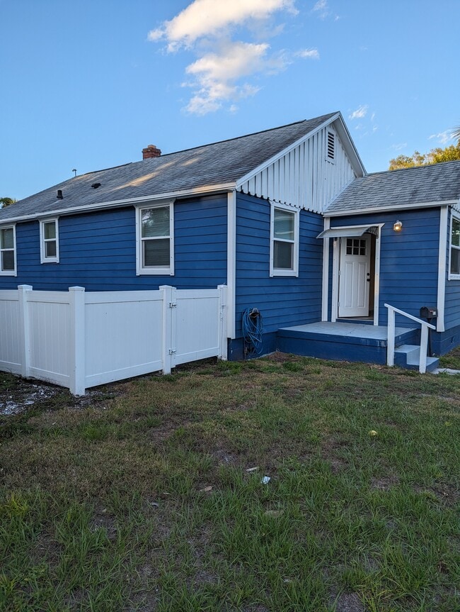 Building Photo - 4515 22nd Ave S