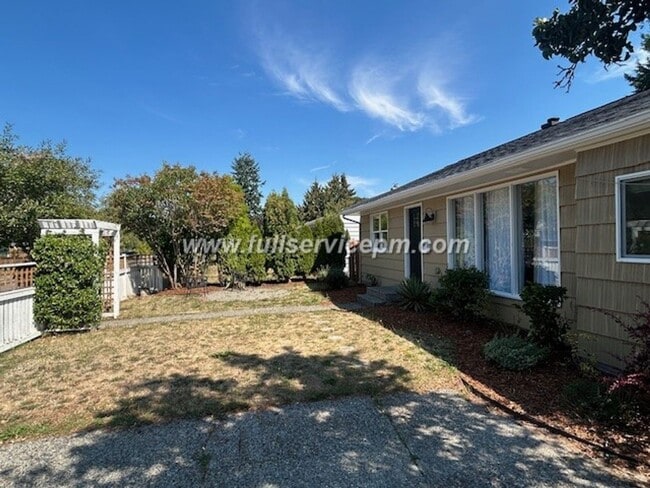Foto del edificio - West Seattle Vintage Charm meets Modern! Huge Deck and Fire pit!