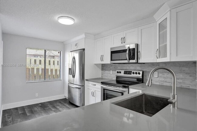 Building Photo - 5084 S University Dr