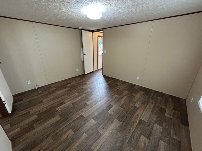 Building Photo - 1512 Jans Dr
