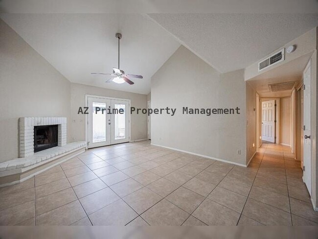 Building Photo - 2127 E 10th St