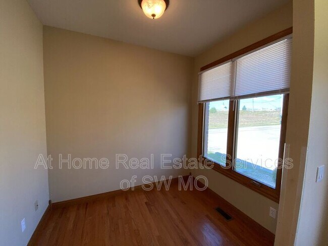 Foto del edificio - 5591 N 17th St