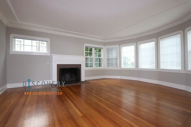 Building Photo - Upper Rockridge 3 Bedroom Home