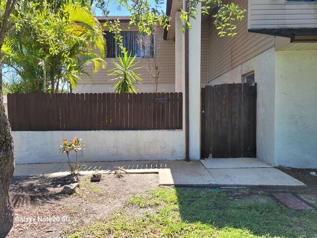 Building Photo - FOR RENT!!! BEAUTIFUL AND RECENTLY UPDATE ...