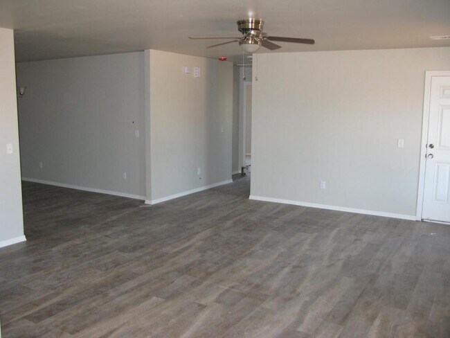 Building Photo - 11615 Surrey Villas Court, Yukon, OK. 73099