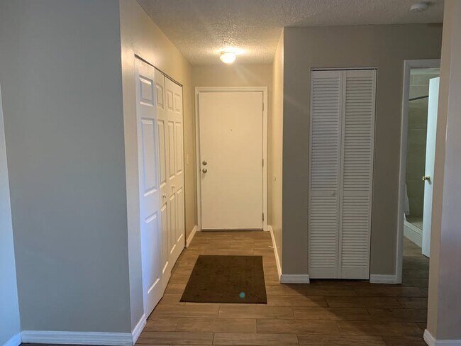 Foto del edificio - 610 Kenwick Cir