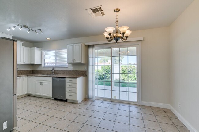 Foto del edificio - Beautiful 3-Bedroom, 2-Bathroom Home in Green Valley