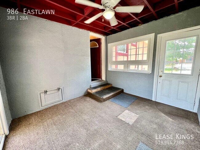 Building Photo - 986 Eastlawn