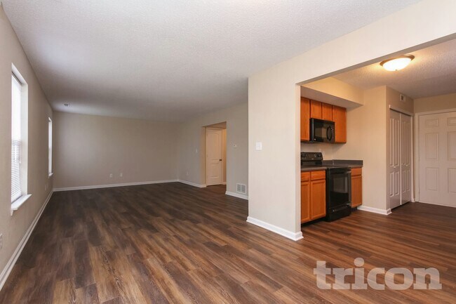Foto del edificio - 1329 Lake Meadow Dr
