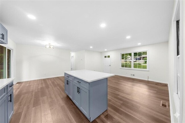 Foto del edificio - 3022 Hillwood Dr NW