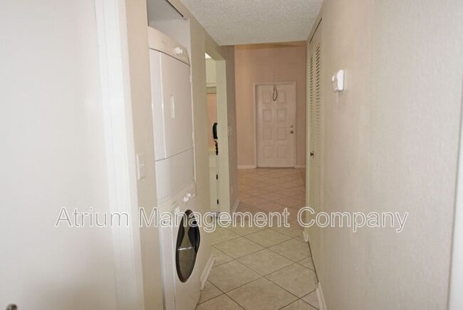 Building Photo - 8215-33 Sun Spring Cir