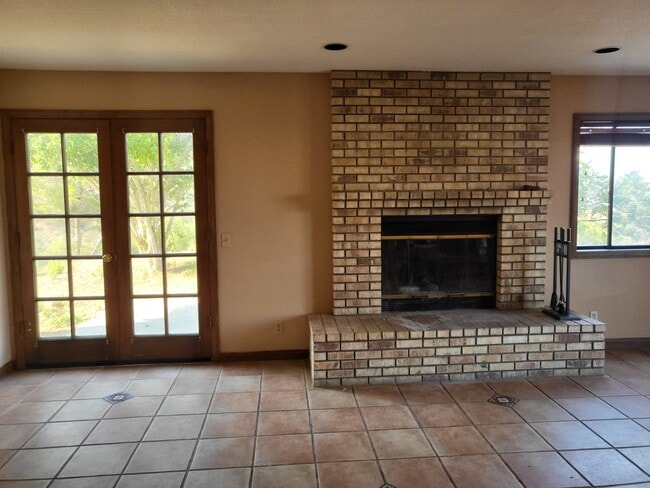 Foto del edificio - 658 Coronado Hills Dr