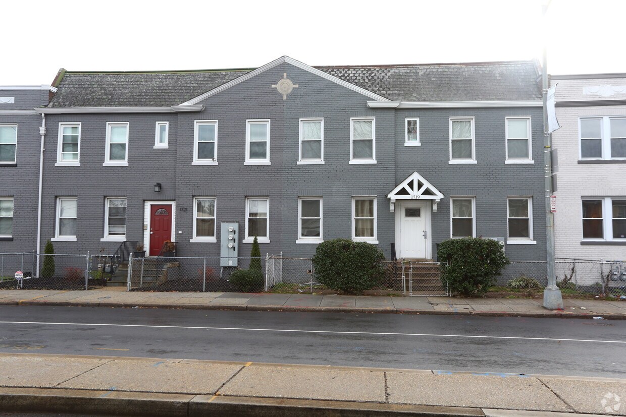 Building Photo - 1719 W Virginia Ave NE