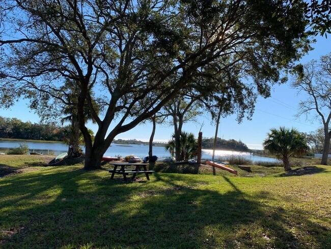 Building Photo - 1255 Ponce Island Dr