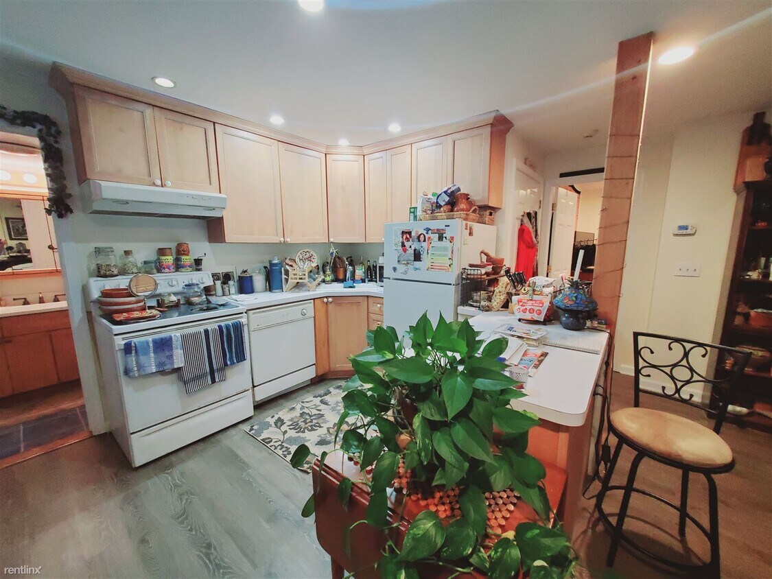 Primary Photo - 1 br, 1 bath Condo - 34 Bayne St Apt 1
