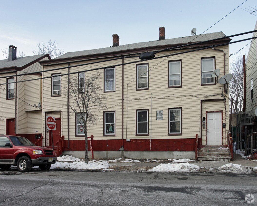 Building Photo - 133-135 Lyon St