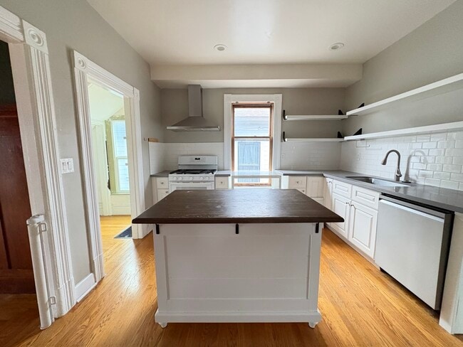 Building Photo - 312 Carolina St