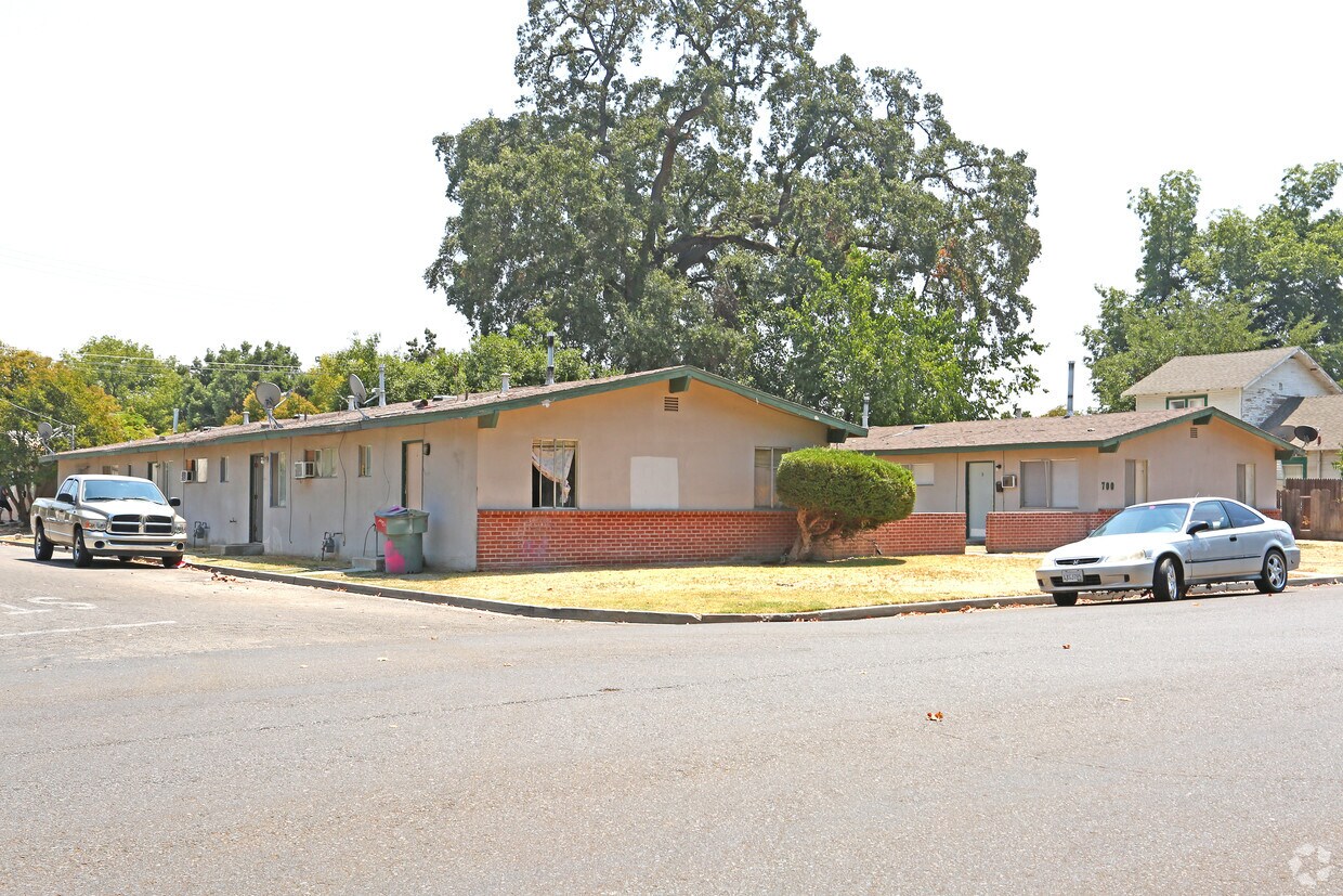 701 S Encina St, Visalia, CA 93277 Apartments in Visalia, CA